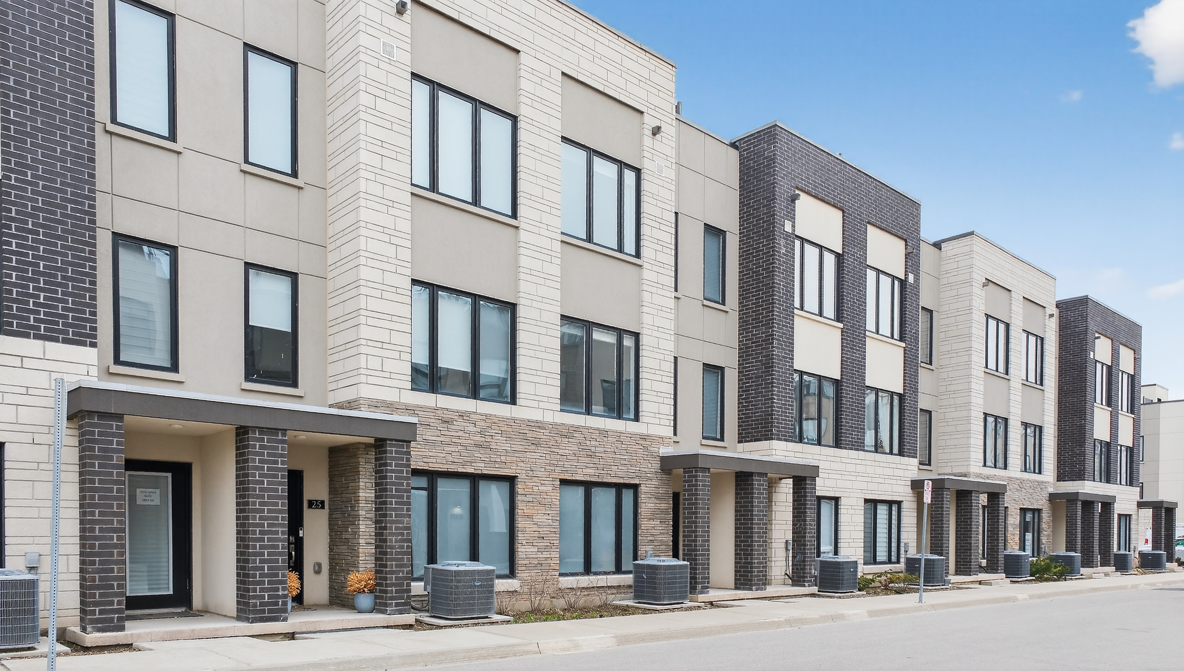 26-1095 Cooke Boulevard exterior facade